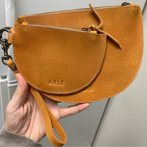 Able Handbags - NWT — ABLE Naomi Wristlet